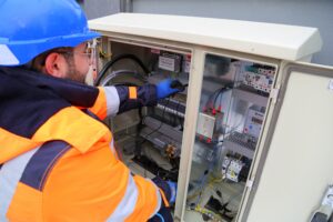 Uprawnienia SEPowskie – klucz do bezpiecznego i legalnego zarządzania instalacjami elektrycznymi